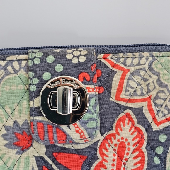 Vera Bradley Quilted Floral Wallet Zip Around Clutch Turn Lock Gray Paisley - Picture 2 of 9